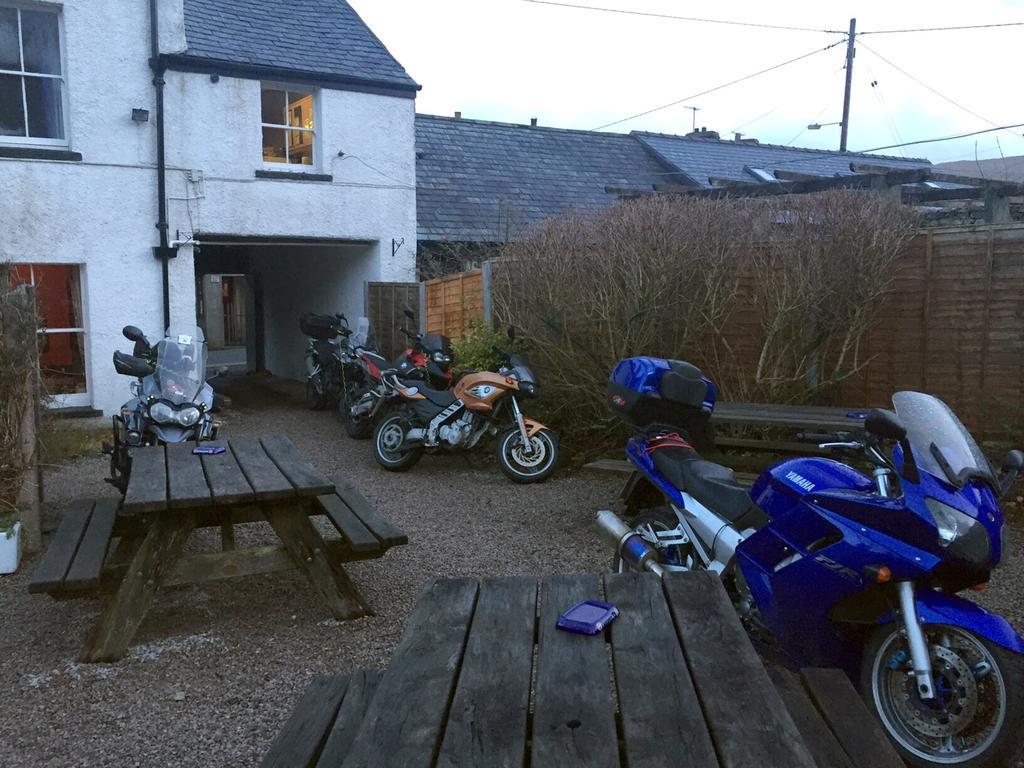 The Eagles Bunkhouse Hostel Penmachno Exterior photo
